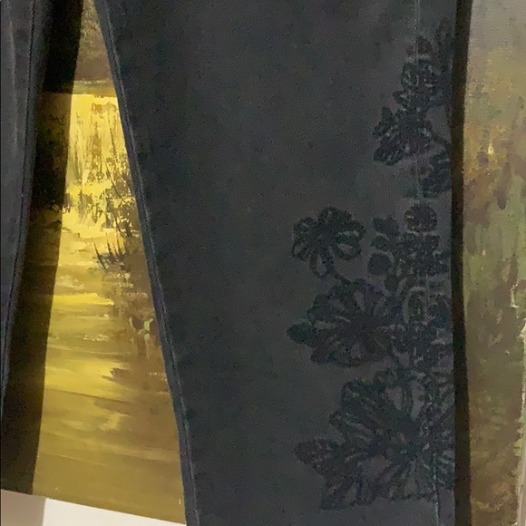 American Eagle Outfitters Embroidered Mom Jeans - Picture 2 of 8